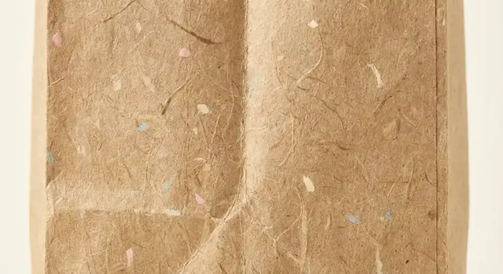 紙袋袋底為什麼會破?補強片和底卡的正確用法示意圖,補充紙袋袋底補強第 1 段的尺寸、材質、加工或使用情境判斷。